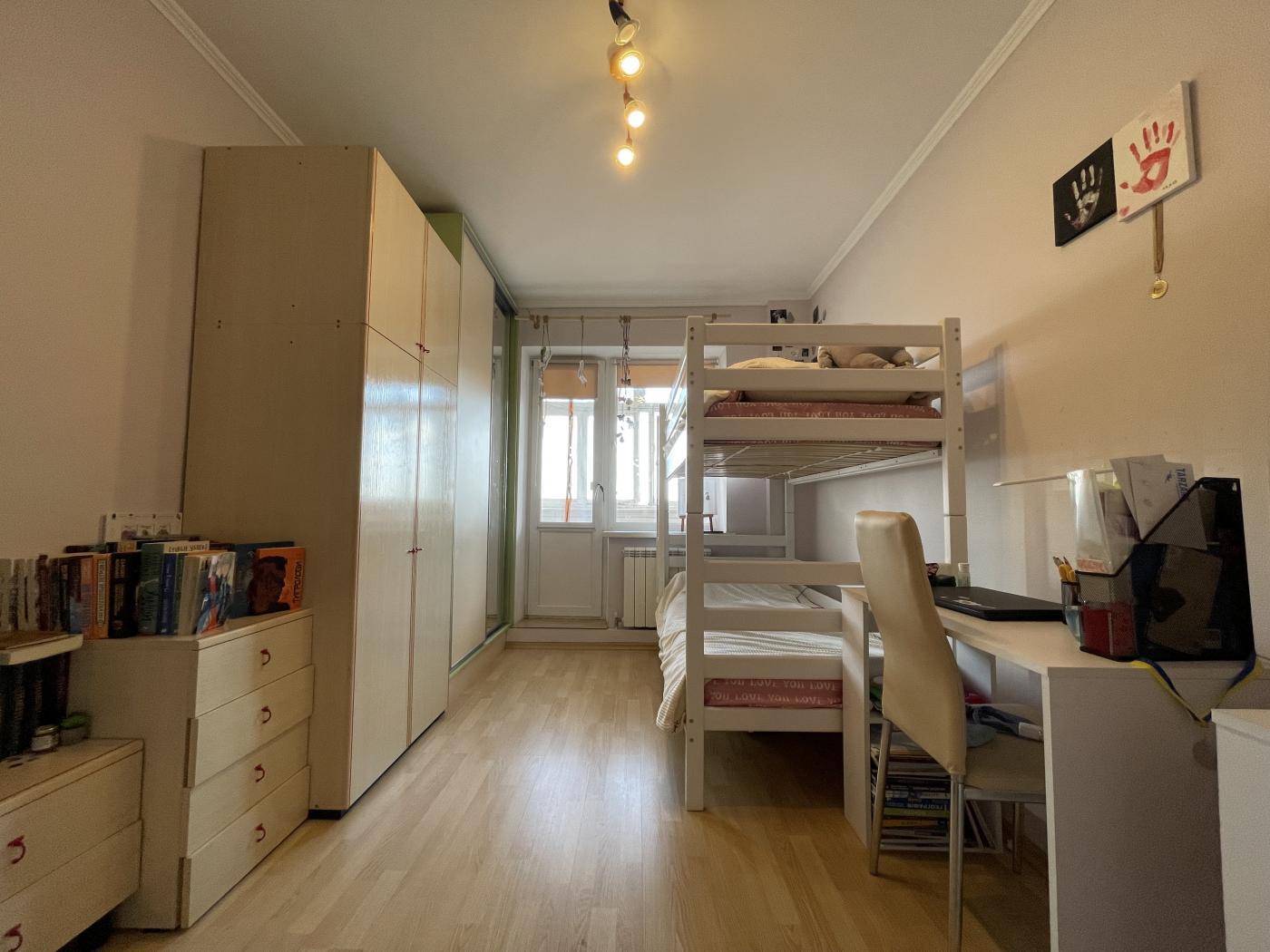 Продаж 4-кімнатної квартири 80 м²