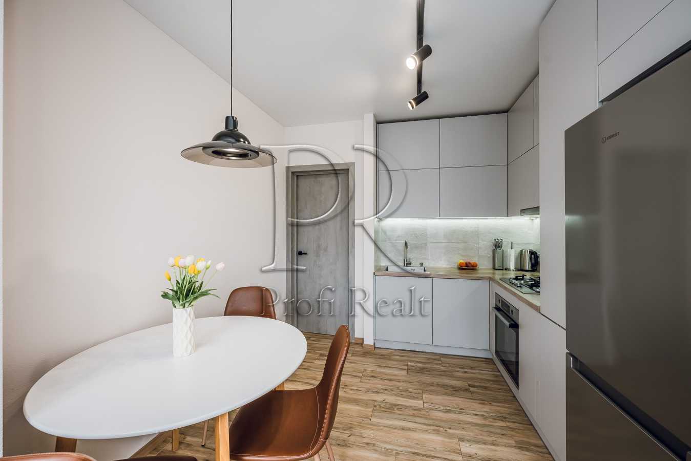 Продажа 2-комнатной квартиры 56 м², Европейская (Октябрьская) ул., 32