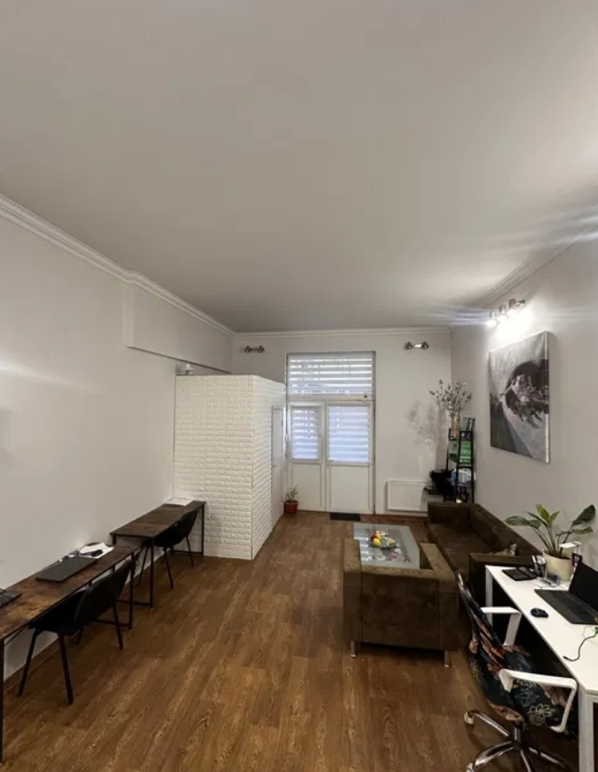 Оренда офісу 34 м², Каманіна вул.