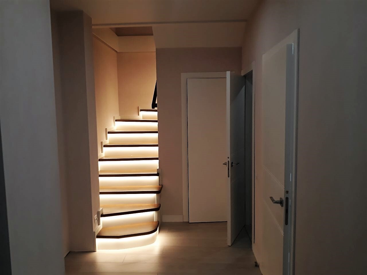 Продаж 4-кімнатної квартири 142 м², Метрологічна вул., 15А