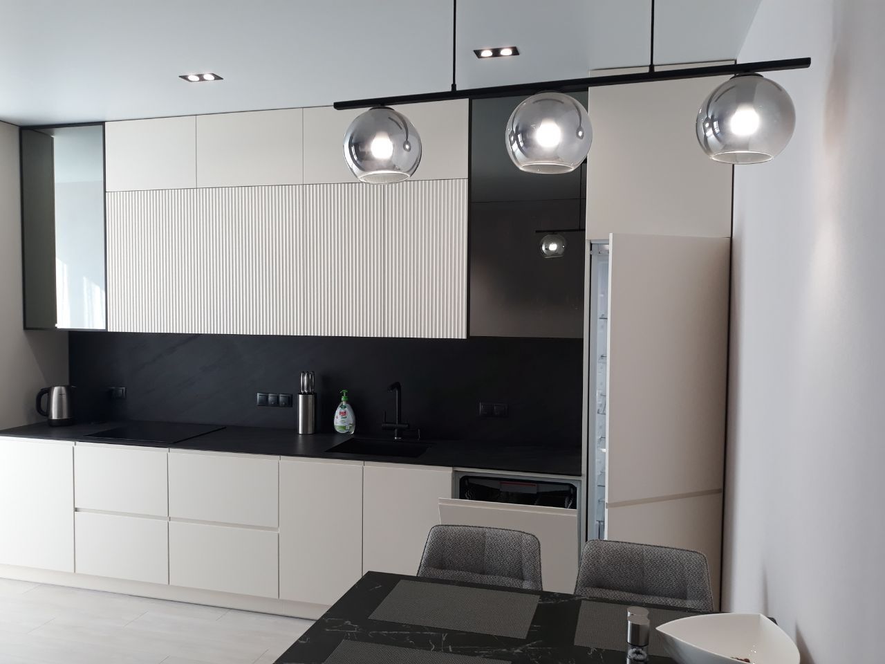 Продаж 4-кімнатної квартири 142 м², Метрологічна вул., 15А