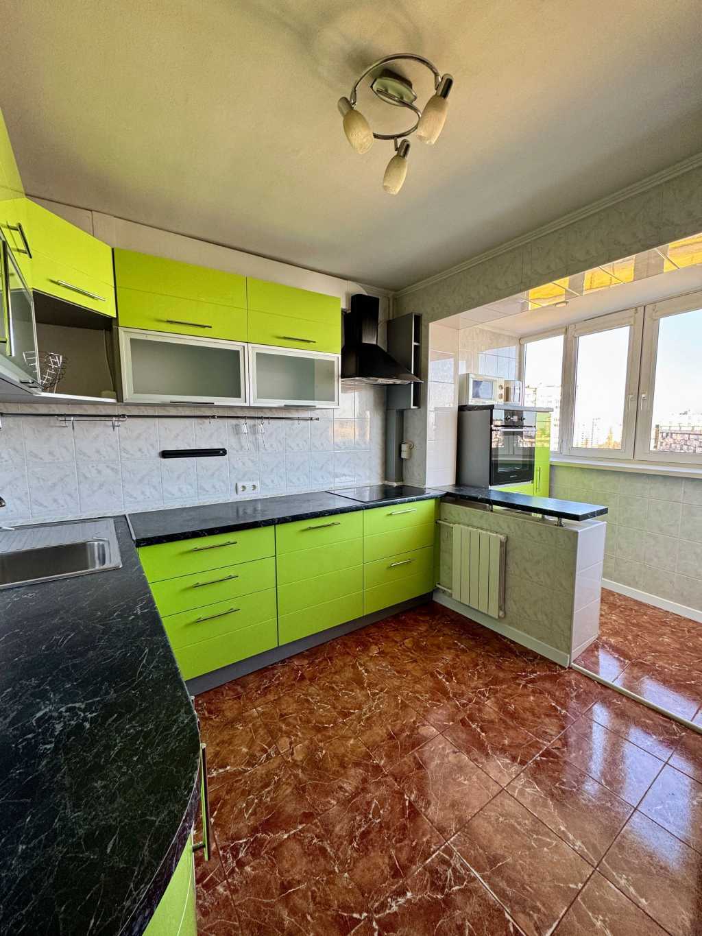 Продаж 3-кімнатної квартири 68 м², Оболонський просп., 9