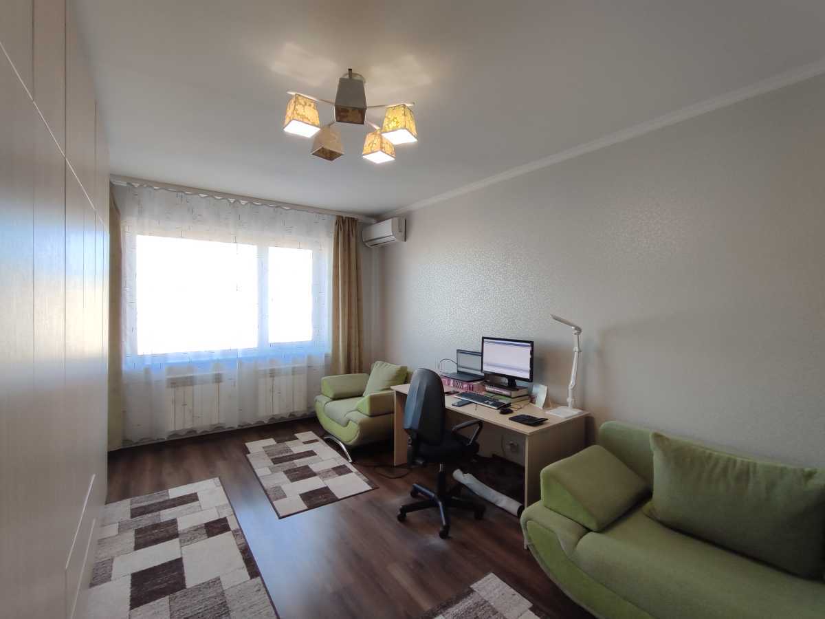Продаж 1-кімнатної квартири 37.4 м², Прирічна вул., 19В
