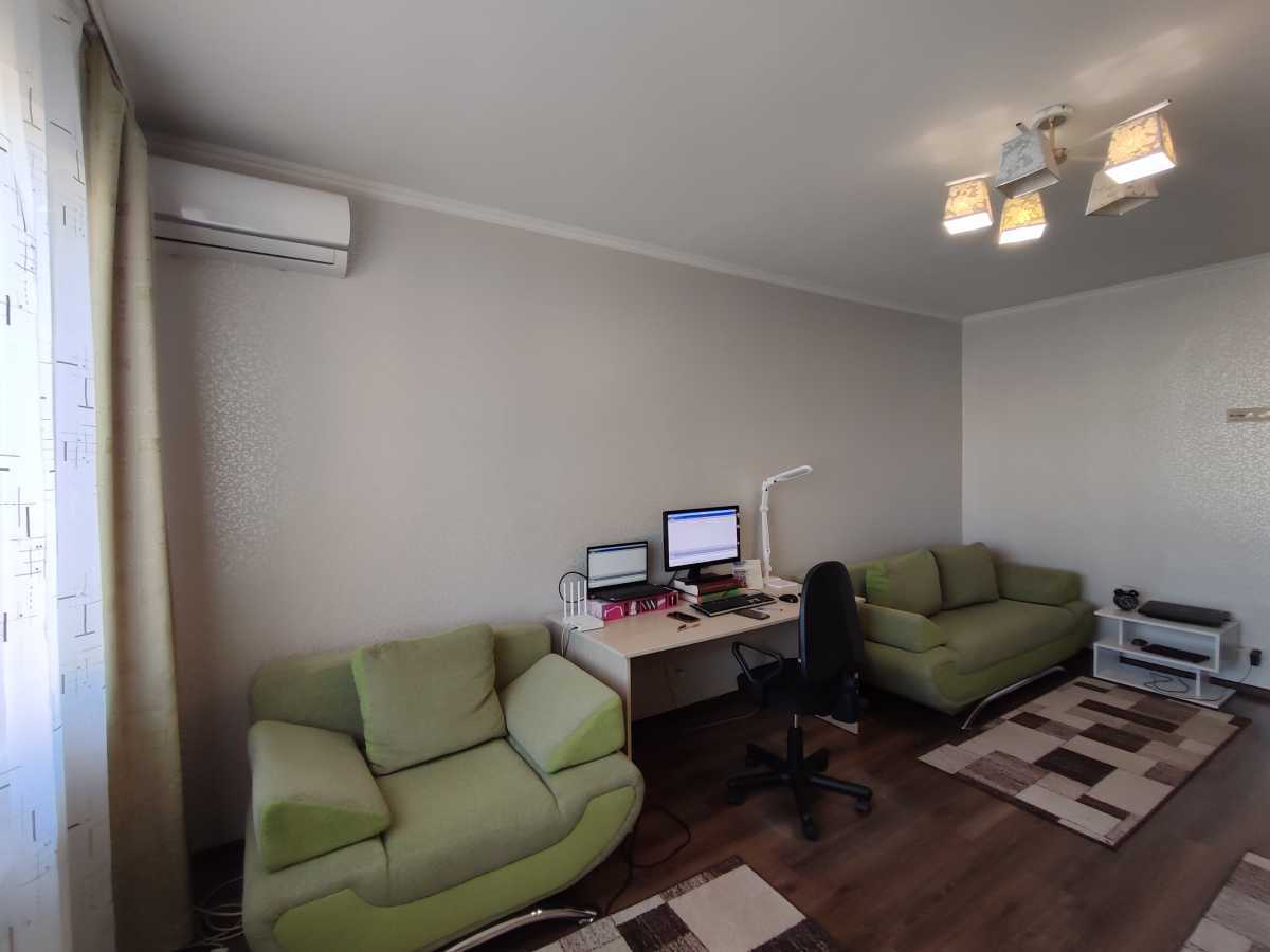 Продаж 1-кімнатної квартири 37.4 м², Прирічна вул., 19В
