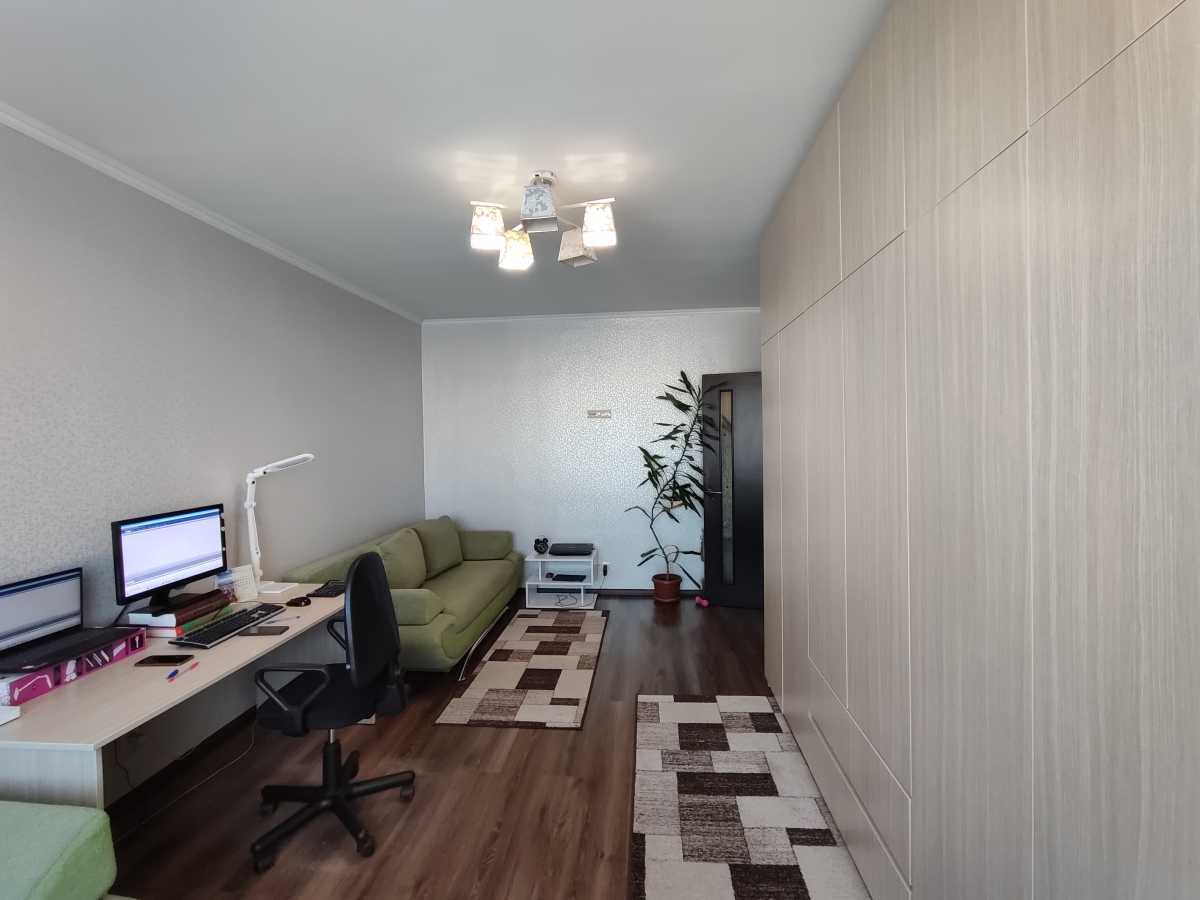 Продаж 1-кімнатної квартири 37.4 м², Прирічна вул., 19В