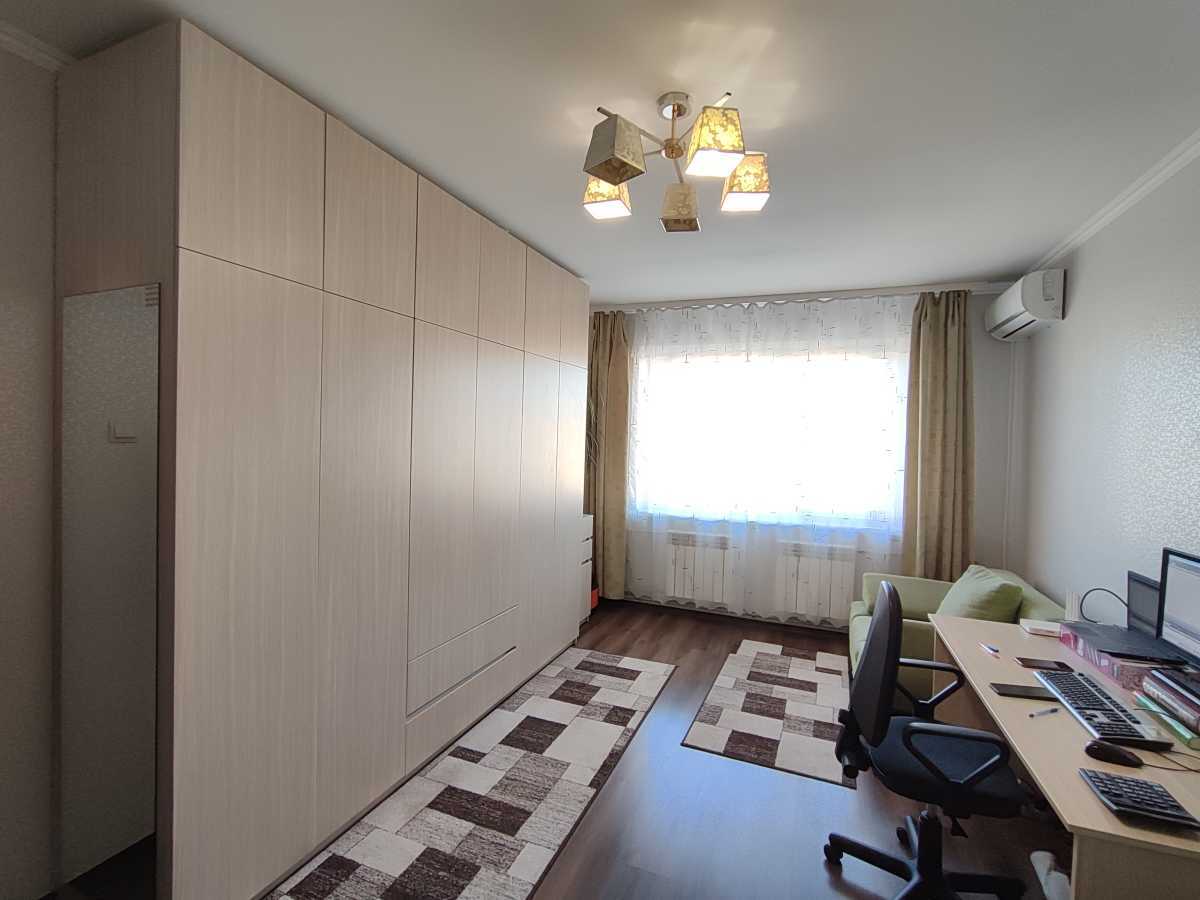 Продаж 1-кімнатної квартири 37.4 м², Прирічна вул., 19В