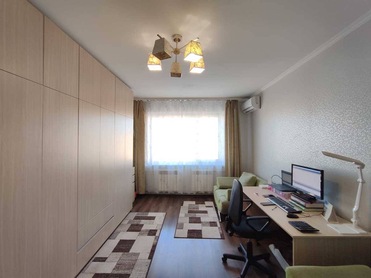 Продаж 1-кімнатної квартири 37.4 м², Прирічна вул., 19В