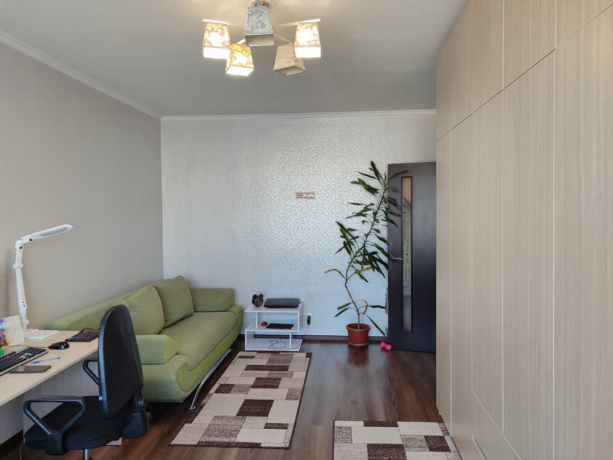 Продаж 1-кімнатної квартири 37.4 м², Прирічна вул., 19В
