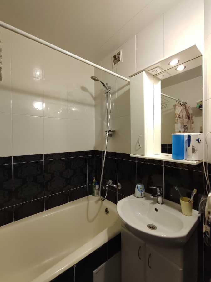 Продаж 1-кімнатної квартири 37.4 м², Прирічна вул., 19В