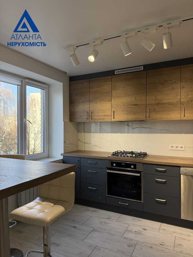 Продажа 3-комнатной квартиры 65 м², Дружбы Народов бул., 1