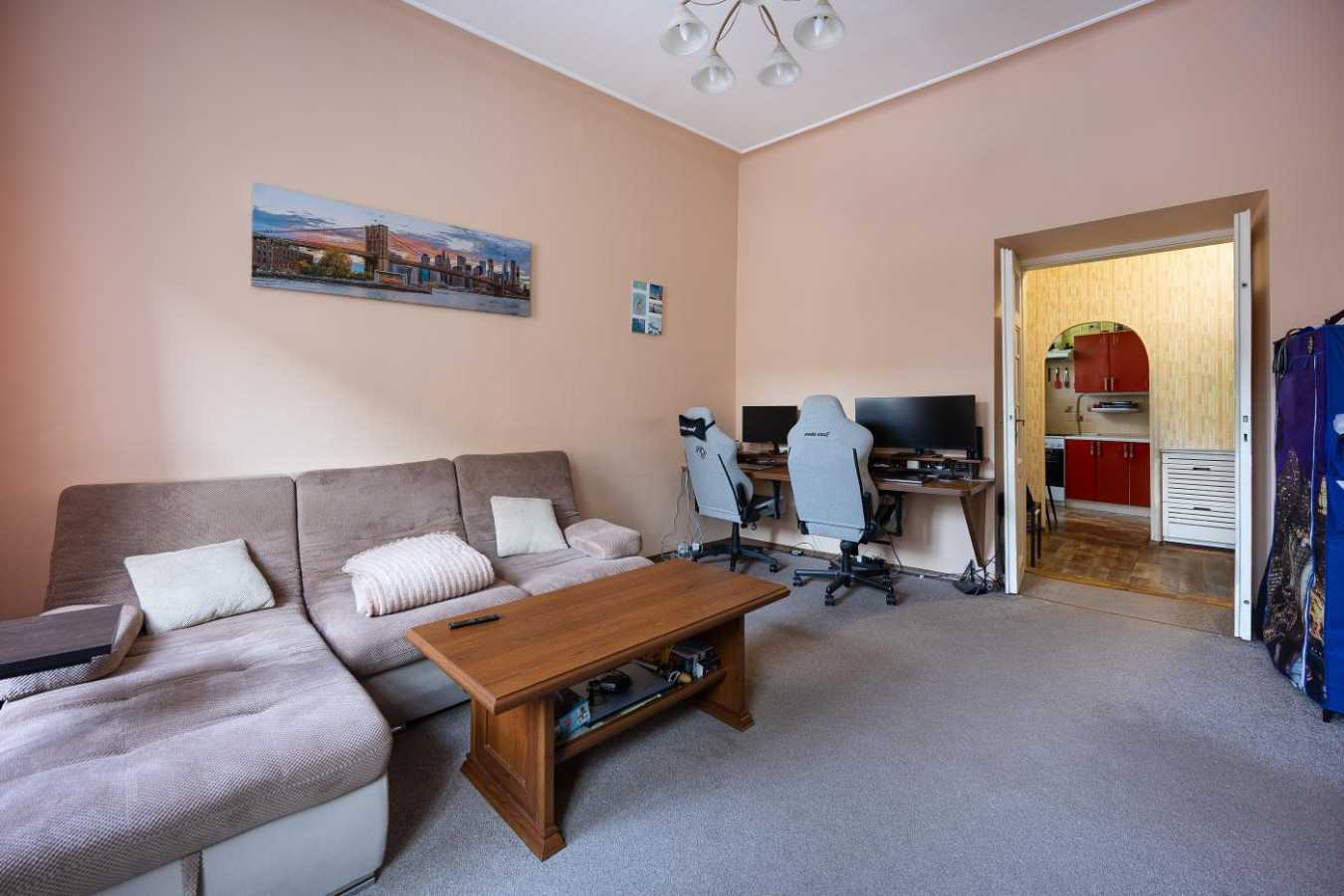 Продажа 2-комнатной квартиры 46 м², Лазнева