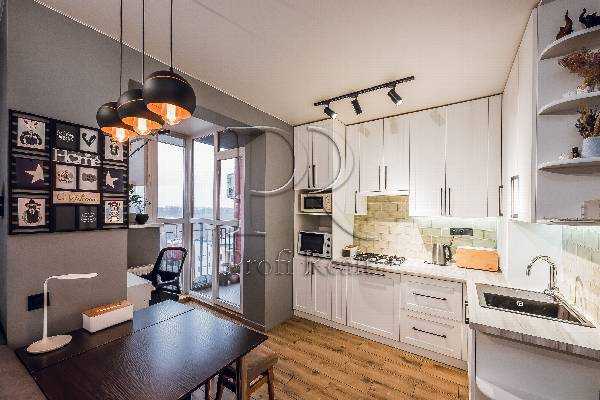 Продаж 2-кімнатної квартири 72 м², Єдності вул., 2