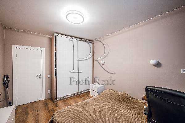 Продаж 2-кімнатної квартири 72 м², Єдності вул., 2