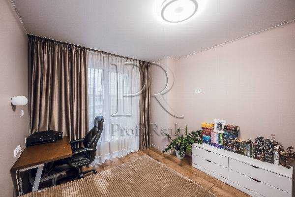 Продаж 2-кімнатної квартири 72 м², Єдності вул., 2