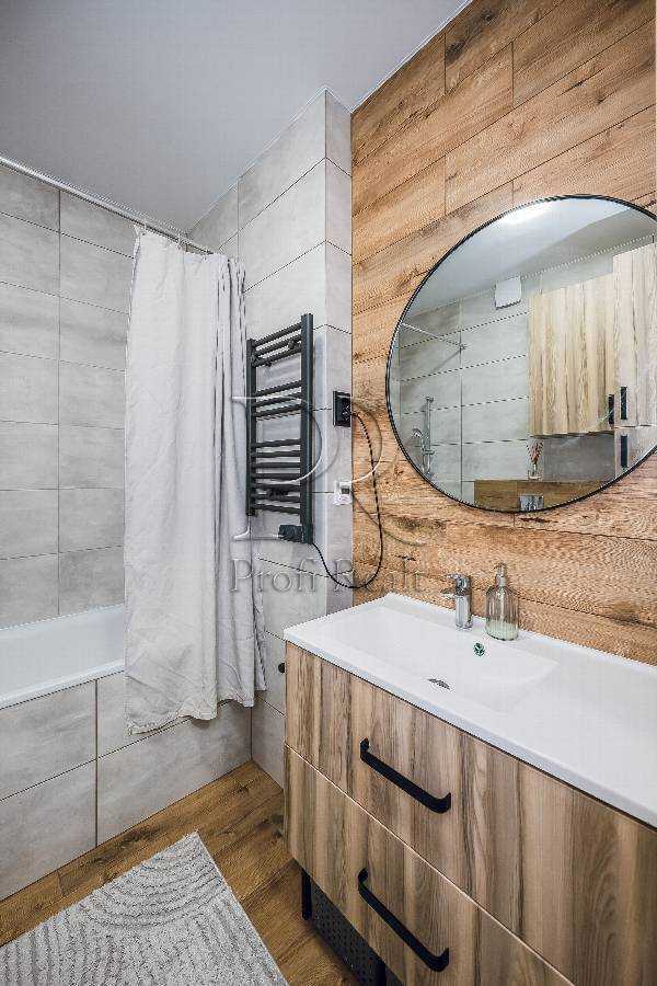 Продаж 2-кімнатної квартири 72 м², Єдності вул., 2