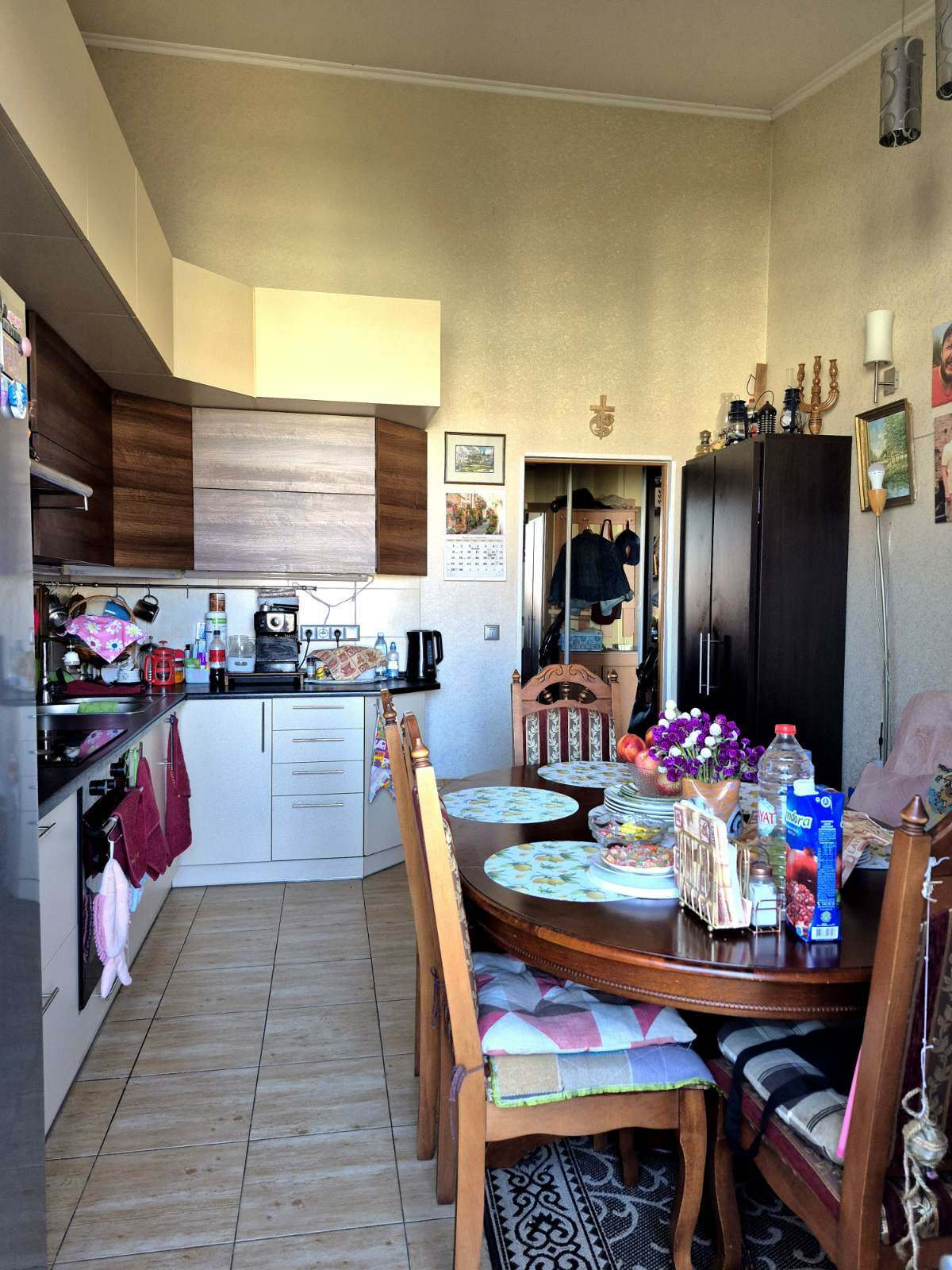 Продаж 2-кімнатної квартири 65.5 м², Лесі Українки вул.