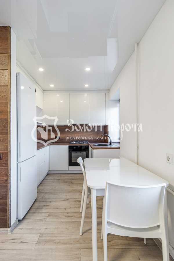 Продаж 1-кімнатної квартири 32.9 м², Кирилівська вул., 115/1