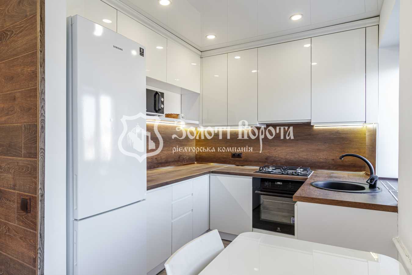 Продаж 1-кімнатної квартири 32.9 м², Кирилівська вул., 115/1