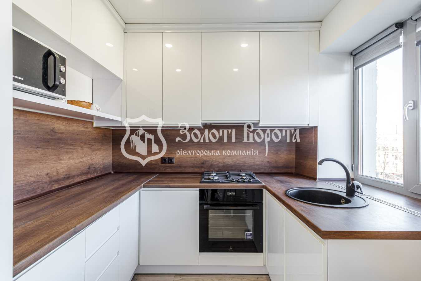 Продаж 1-кімнатної квартири 32.9 м², Кирилівська вул., 115/1