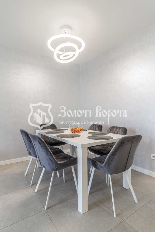 Продаж 3-кімнатної квартири 99.9 м², Олени Пчілки вул., 8