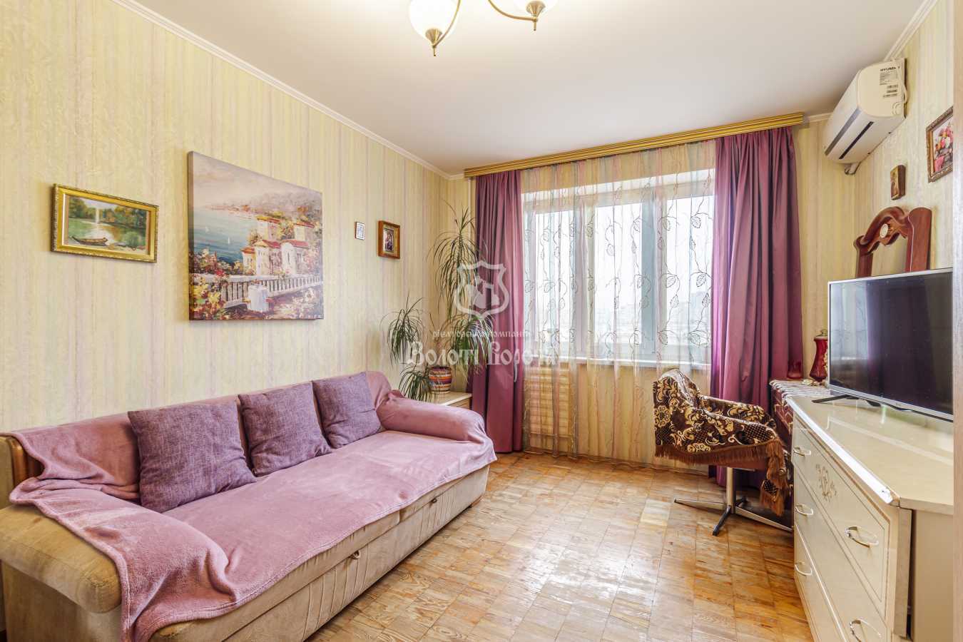 Продаж 3-кімнатної квартири 70.2 м², Севастопольська вул., 19