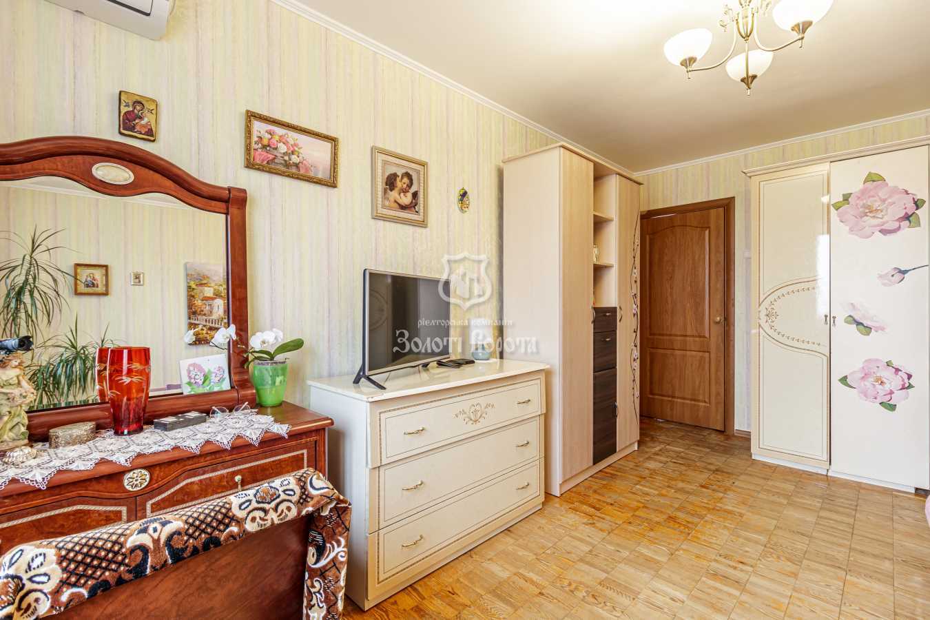 Продаж 3-кімнатної квартири 70.2 м², Севастопольська вул., 19