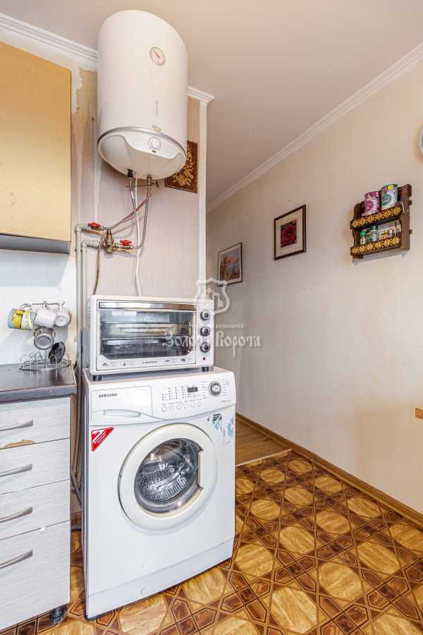 Продаж 3-кімнатної квартири 70.2 м², Севастопольська вул., 19