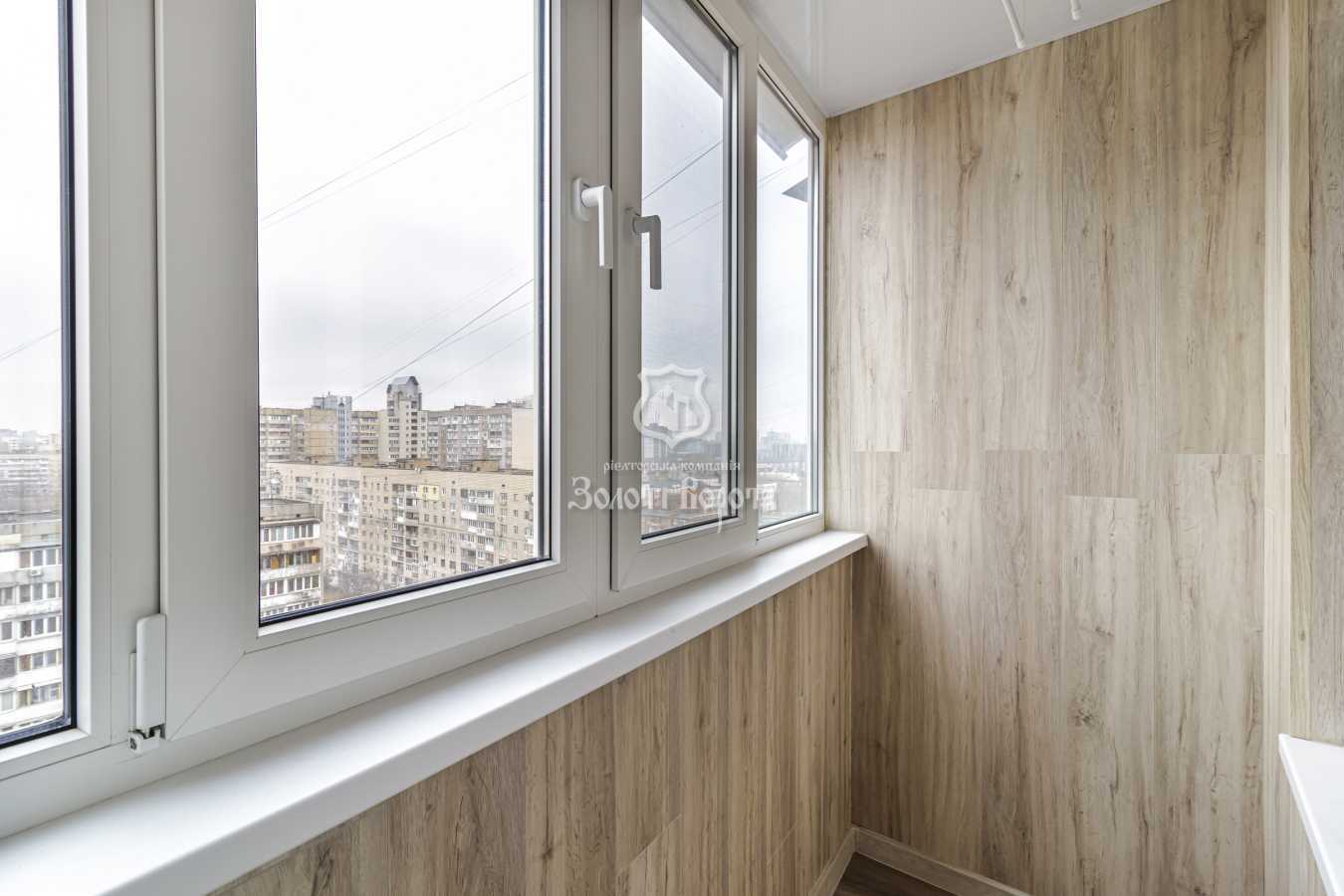 Продаж 3-кімнатної квартири 70.2 м², Севастопольська вул., 19