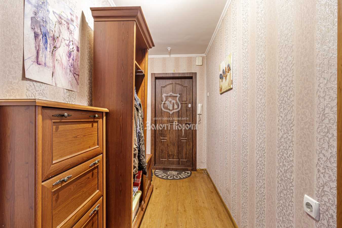 Продаж 3-кімнатної квартири 70.2 м², Севастопольська вул., 19