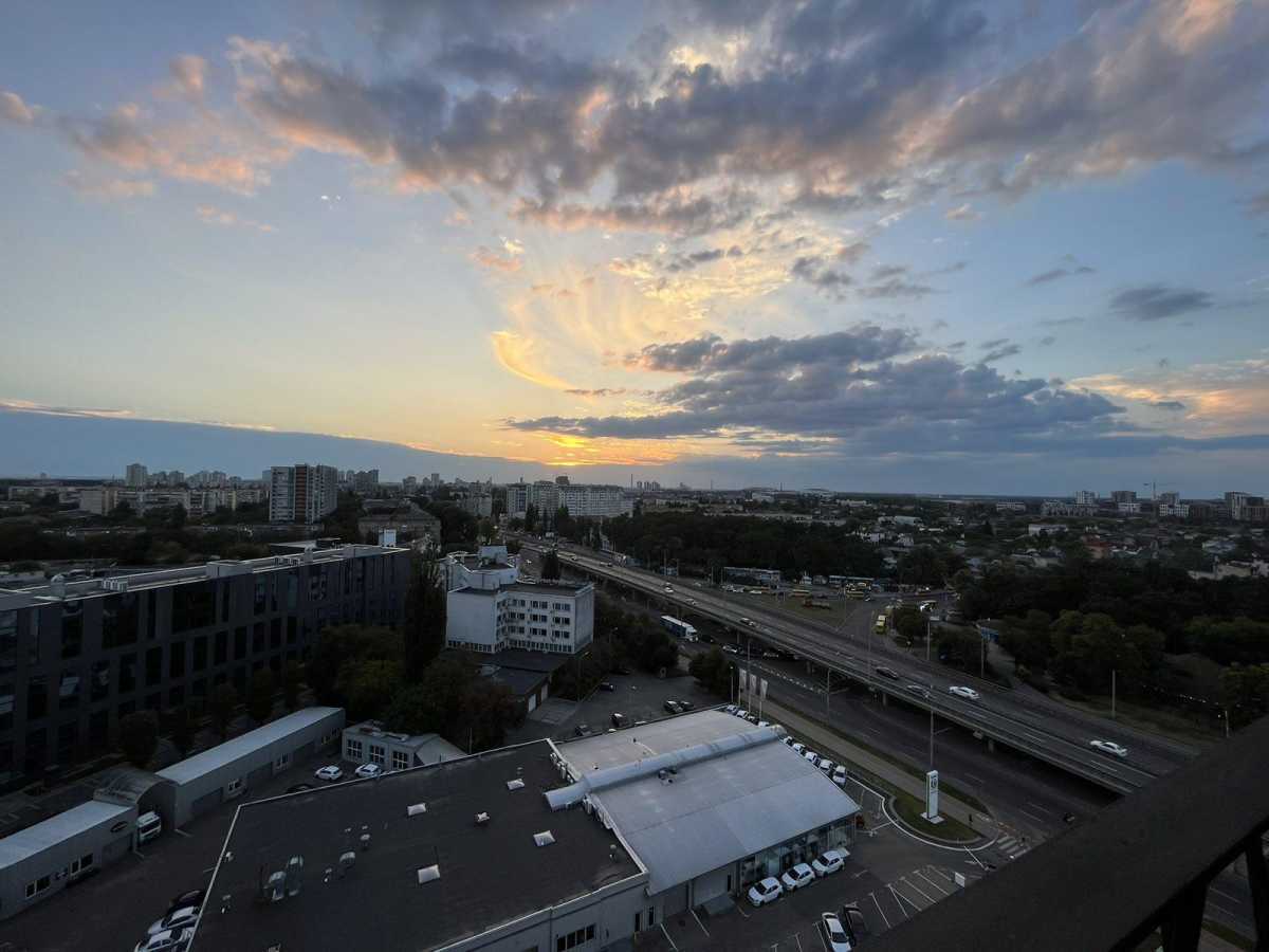 Продаж 4-кімнатної квартири 99 м², Берестейский, 67