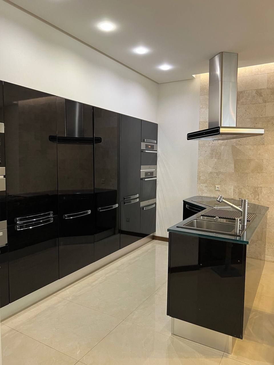 Оренда 3-кімнатної квартири 210 м², Каркашадзе пров., 9