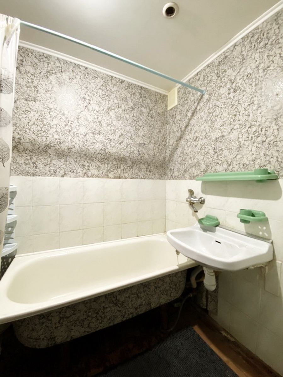 Продажа 1-комнатной квартиры 42.2 м², Лазурная ул.