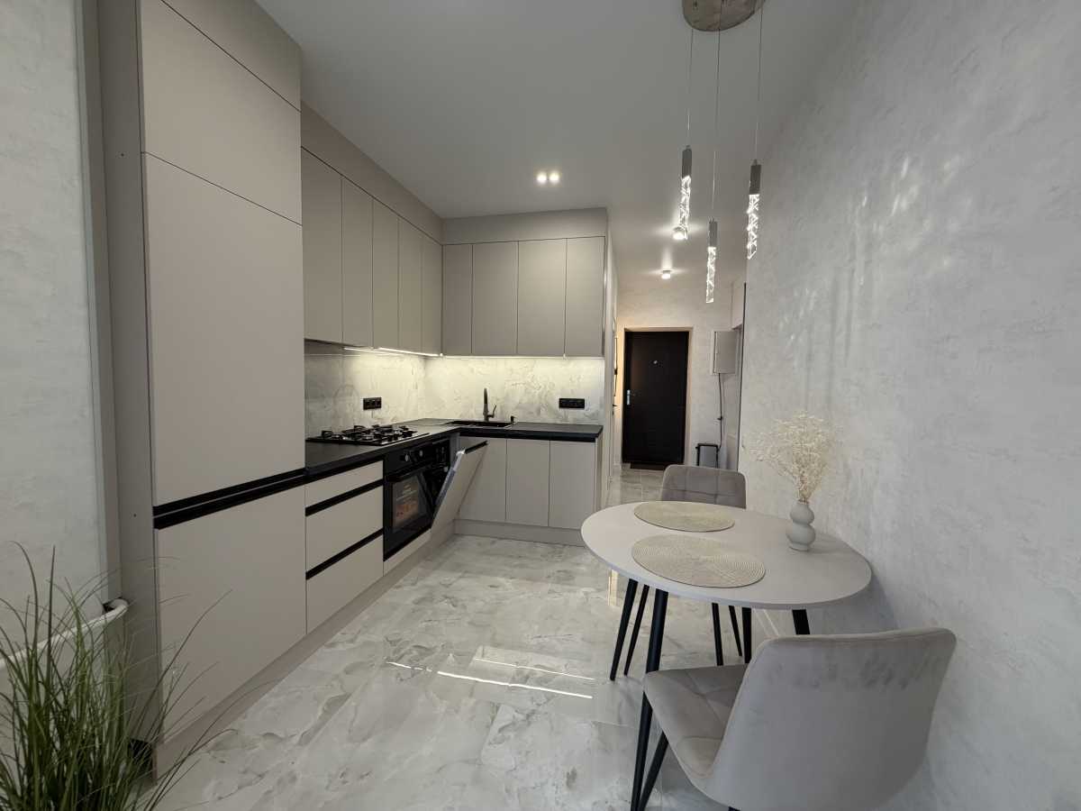 Продаж 1-кімнатної квартири 38 м², Героїв Небесної Сотні просп.