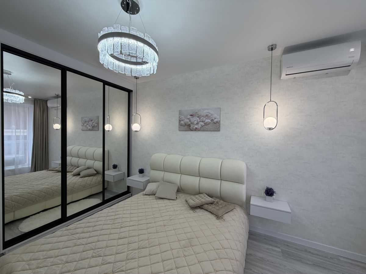 Продаж 1-кімнатної квартири 38 м², Героїв Небесної Сотні просп.