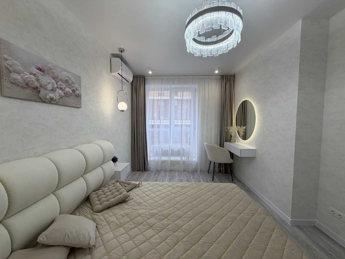 Продаж 1-кімнатної квартири 38 м², Героїв Небесної Сотні просп.