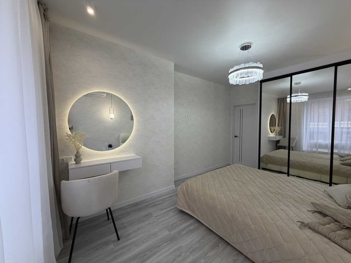 Продаж 1-кімнатної квартири 38 м², Героїв Небесної Сотні просп.