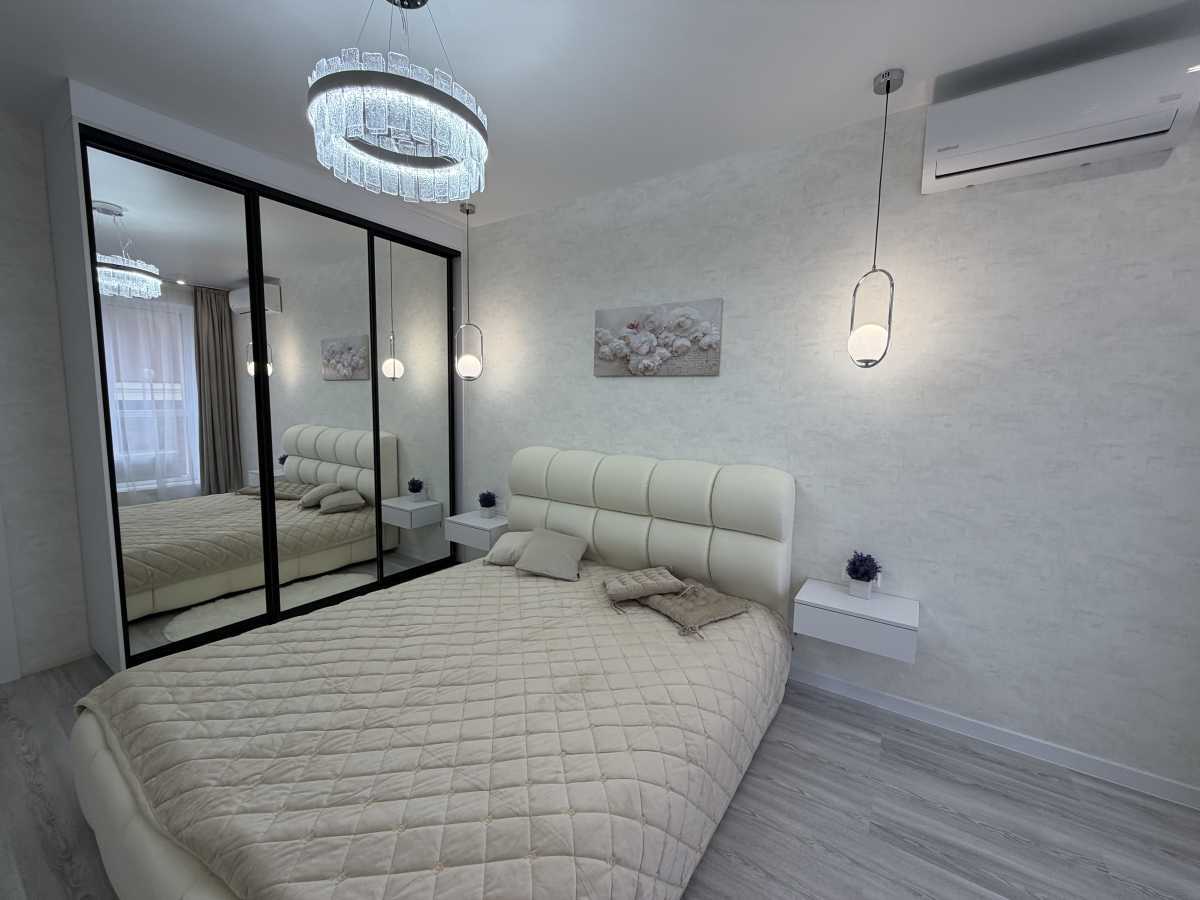 Продаж 1-кімнатної квартири 38 м², Героїв Небесної Сотні просп.