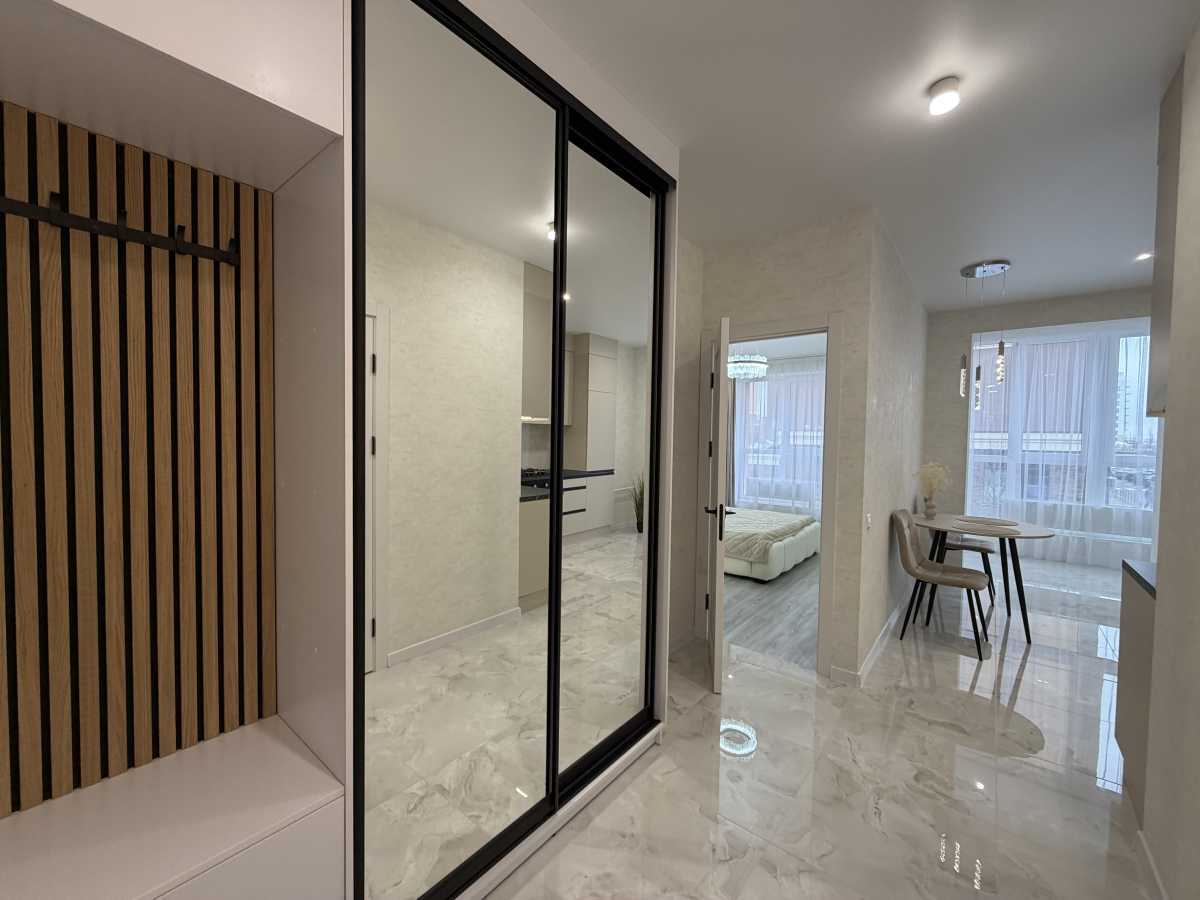 Продаж 1-кімнатної квартири 38 м², Героїв Небесної Сотні просп.