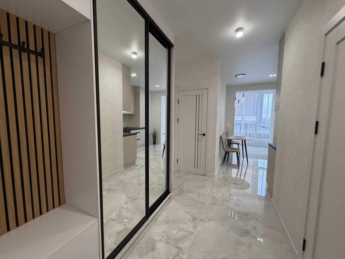 Продаж 1-кімнатної квартири 38 м², Героїв Небесної Сотні просп.