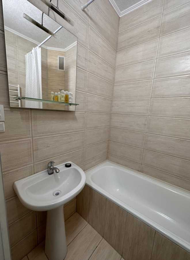 Оренда 1-кімнатної квартири 36 м², Інститутська вул., 45, 47