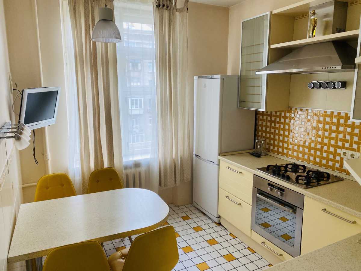 Аренда 3-комнатной квартиры 90 м², Мельникова, 6