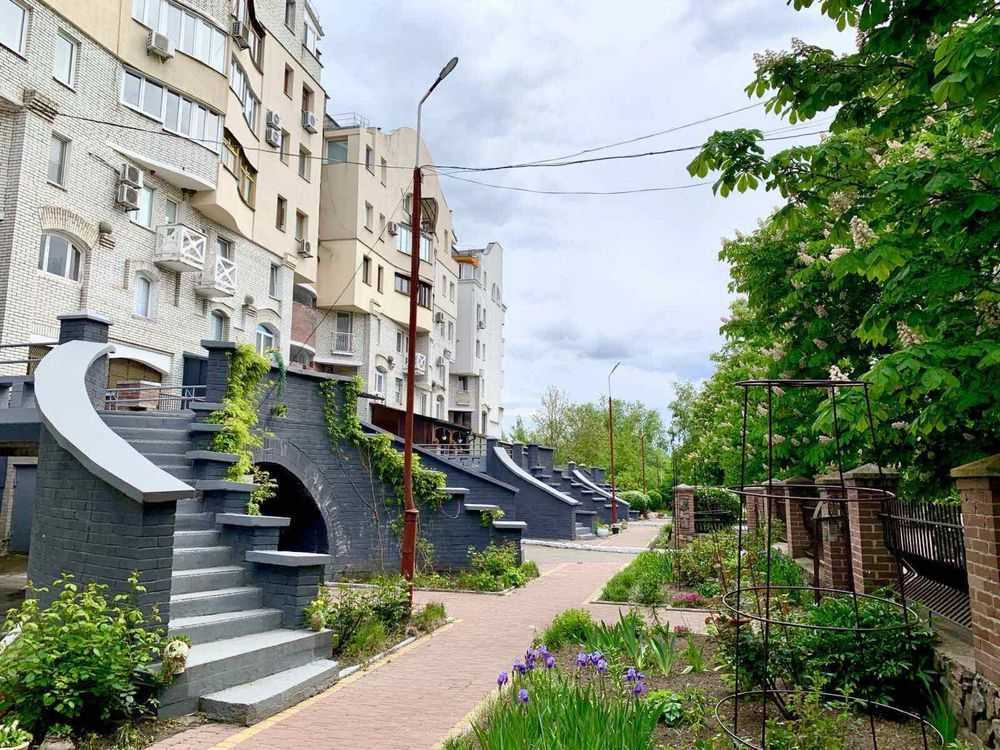 Продажа 3-комнатной квартиры 181 м², Партизанский 2-й пер.