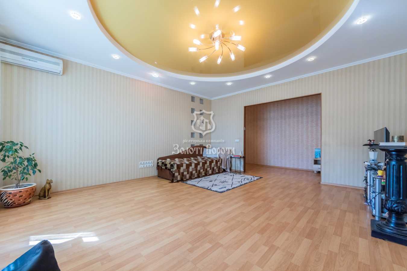 Продаж 3-кімнатної квартири 89.7 м², Садова вул., 7б