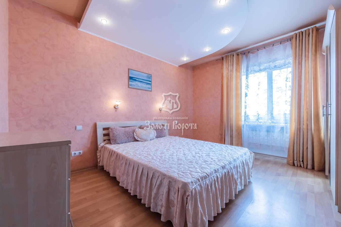 Продаж 3-кімнатної квартири 89.7 м², Садова вул., 7б