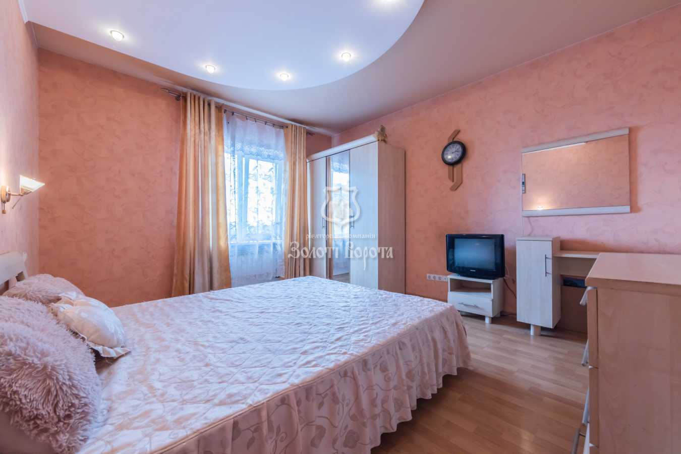 Продаж 3-кімнатної квартири 89.7 м², Садова вул., 7б