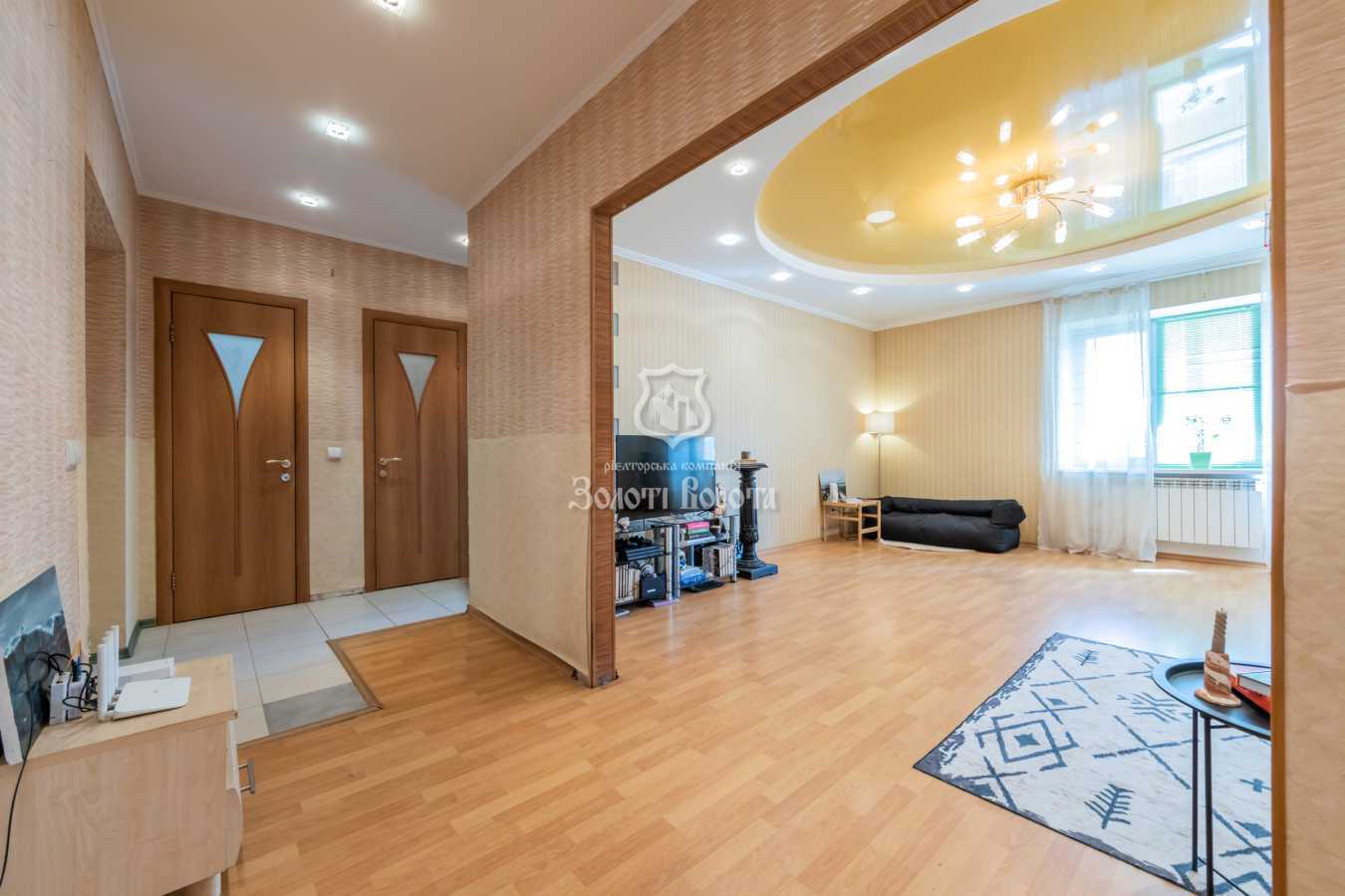 Продаж 3-кімнатної квартири 89.7 м², Садова вул., 7б