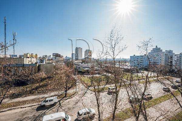 Продаж 3-кімнатної квартири 70 м², Райдужна вул., 21А