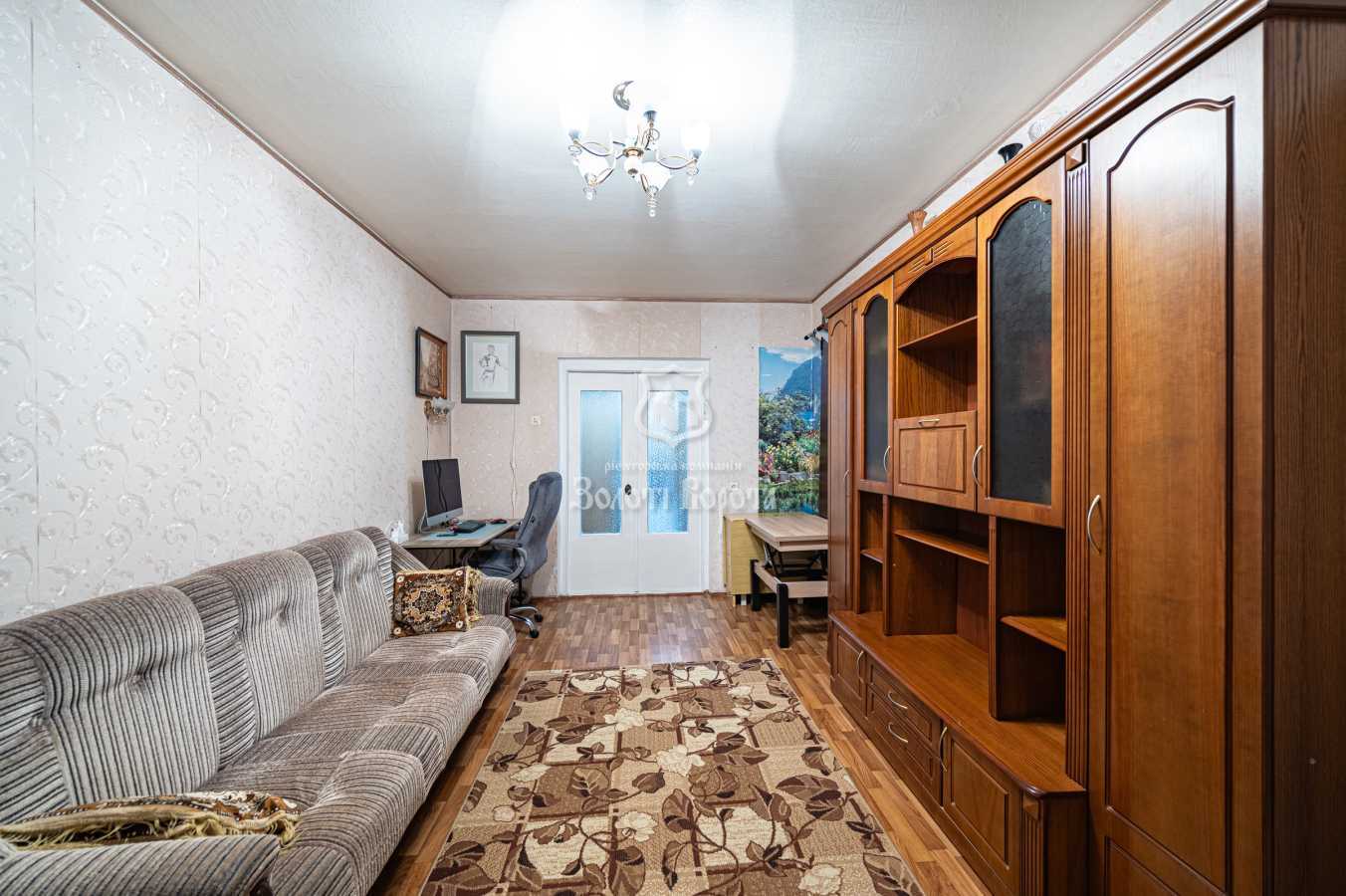 Продаж 3-кімнатної квартири 70.1 м², Світлицького вул., 28