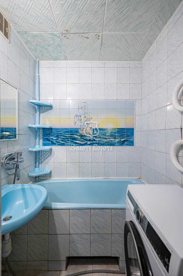 Продаж 3-кімнатної квартири 70.1 м², Світлицького вул., 28