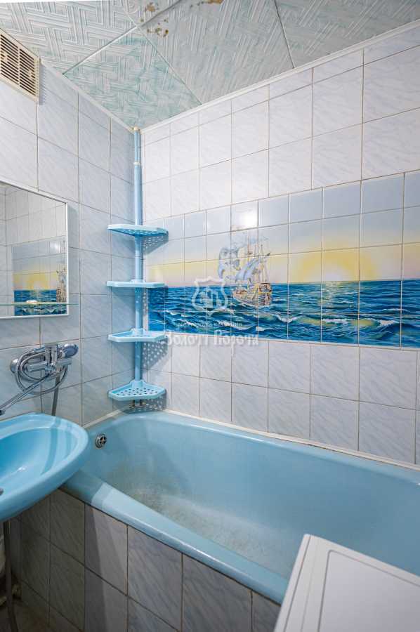 Продаж 3-кімнатної квартири 70.1 м², Світлицького вул., 28